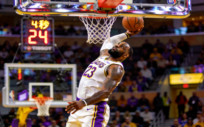 NBA篮球比赛精彩扣篮瞬间